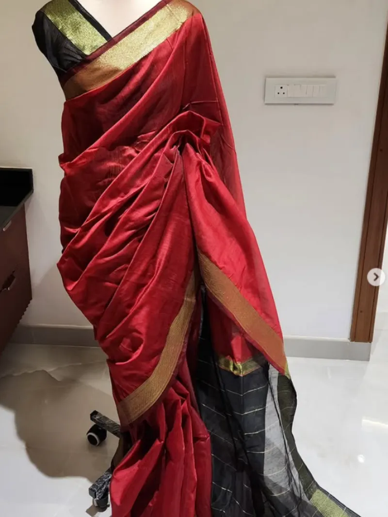 Maroon Silk Saree with Gold Border - Image 2